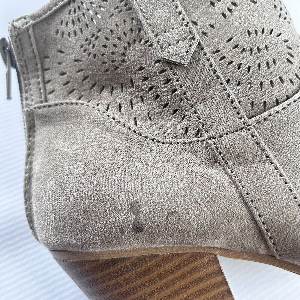 Qupid Taupe Faux Suede Booties with Heel size 8 - Picture 8 of 8